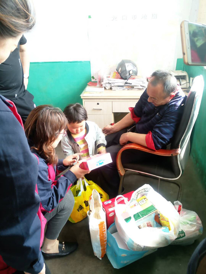 藍牙公司資助小妮妮(2) 藍牙公司資助小妮妮(2)